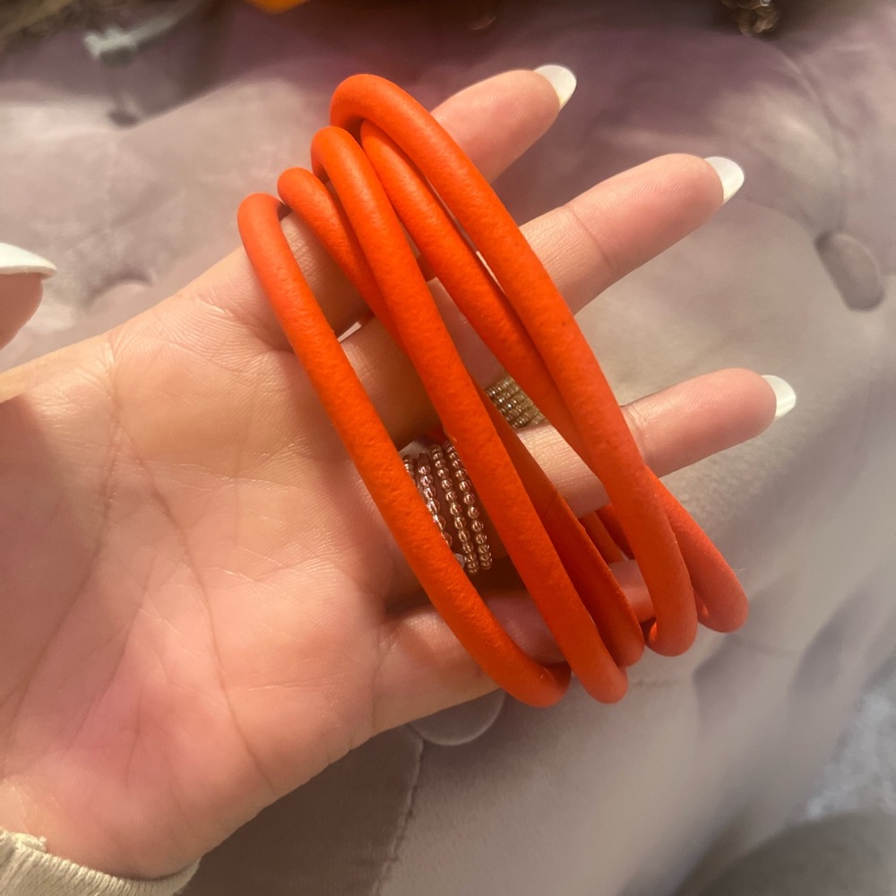 Red bracelets - Picture 3 of 3